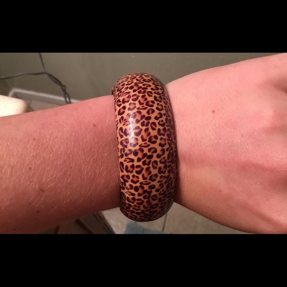 Wood cheetah bracelet